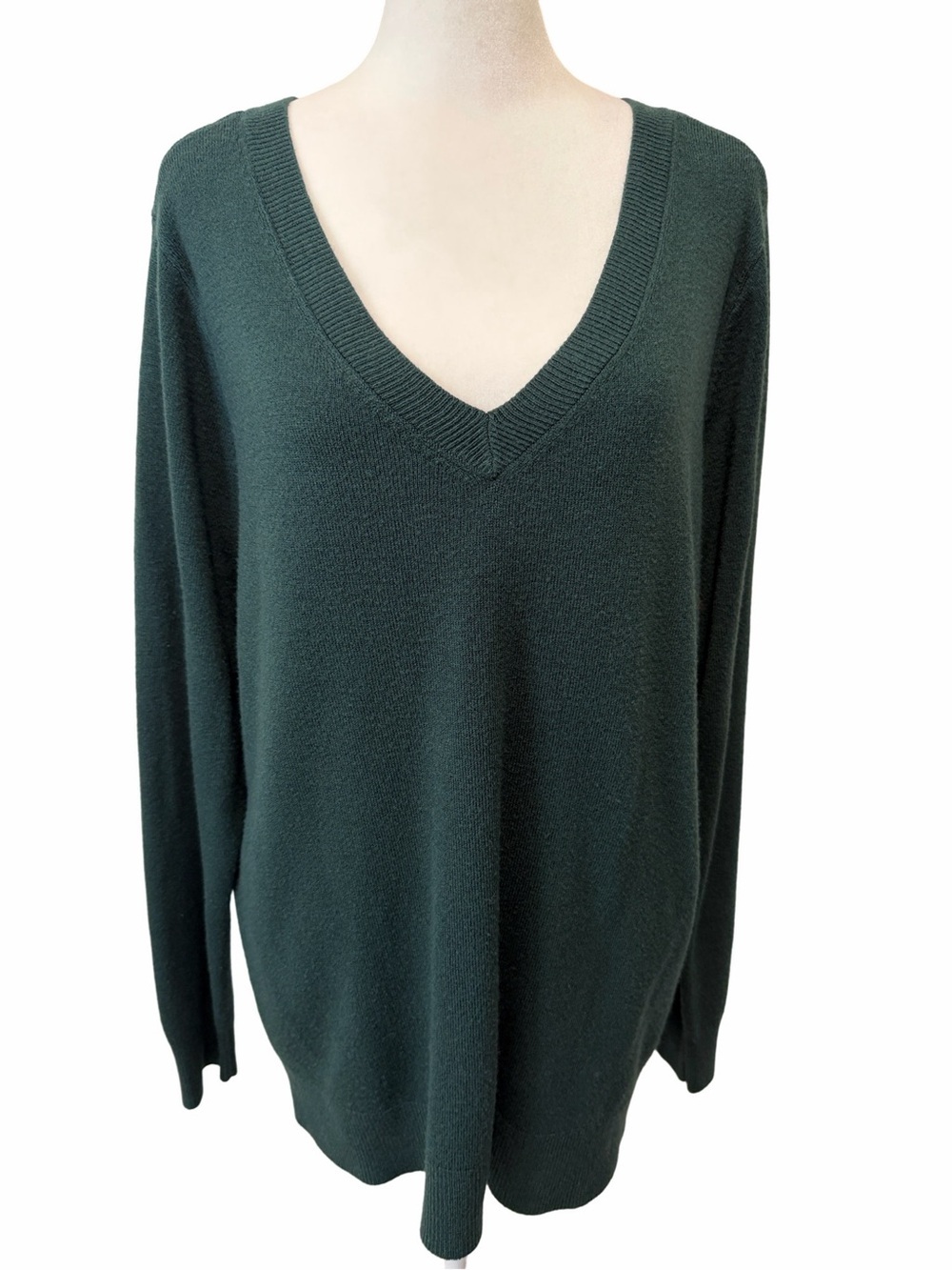 Croft & Barrow Dark Green V-Neck Women's Sweater. Size L.